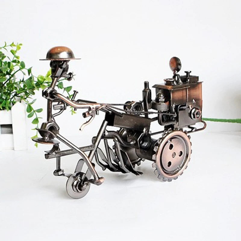 European Vintage Iron Tractor Miniature – Retro Metal Desktop Ornament