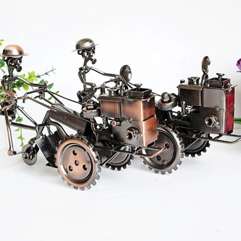 European Vintage Iron Tractor Miniature – Retro Metal Desktop Ornament