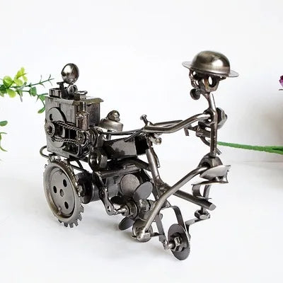 European Vintage Iron Tractor Miniature – Retro Metal Desktop Ornament