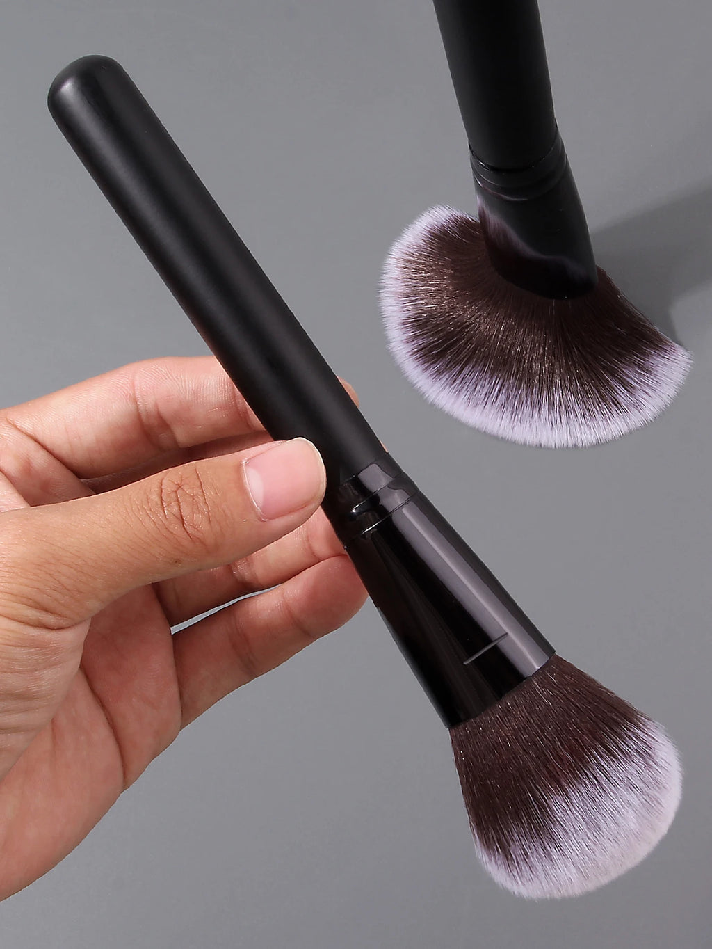 Professional Soft Powder Blush Makeup Brush – Black Wood Handle